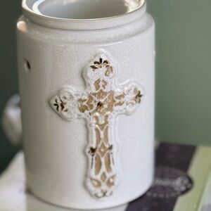 Vintage Reired Scentsy Antique Cross Warmer New